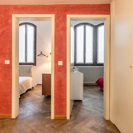 Red House Close To @accademia Bridge Apartment