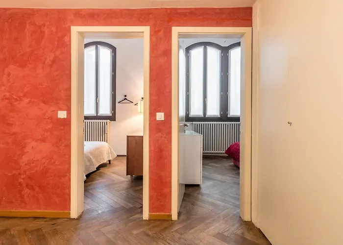 Red House Close To @accademia Bridge شقة