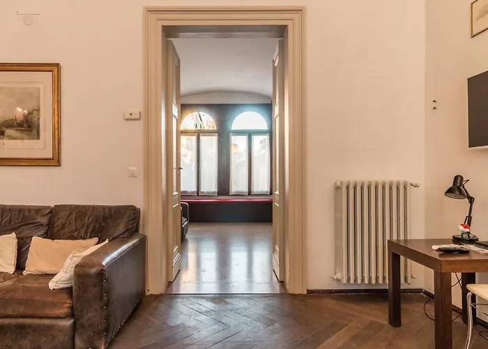 Red House Close To @accademia Bridge شقة