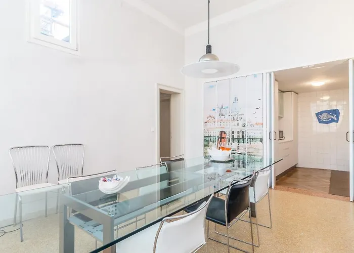 Red House Close To @accademia Bridge شقة