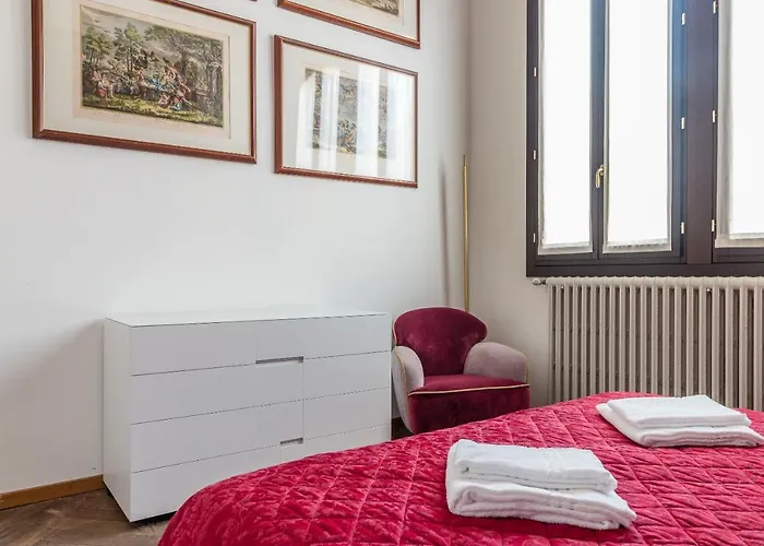 Red House Close To @accademia Bridge البندقية