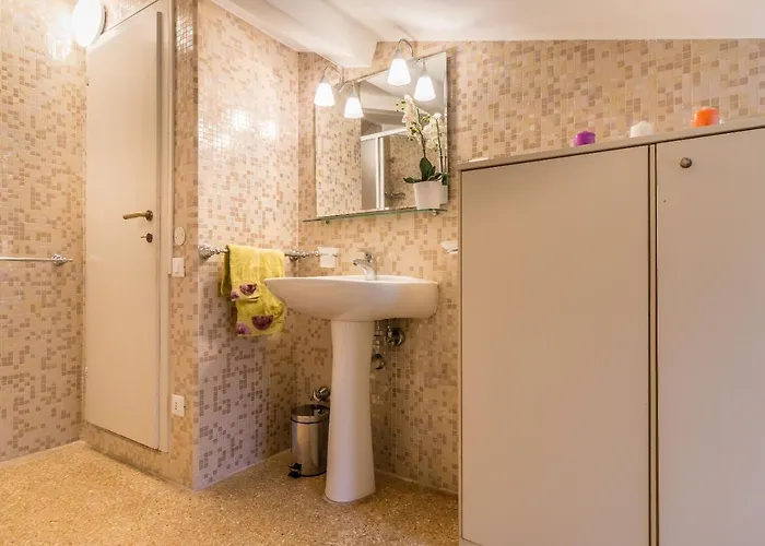 شقة Red House Close To @accademia Bridge *