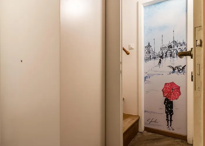 Red House Close To @accademia Bridge البندقية