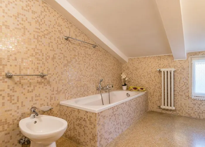 Red House Close To @accademia Bridge شقة البندقية