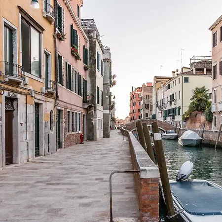 Lejlighed Red House Close To @accademia Bridge
