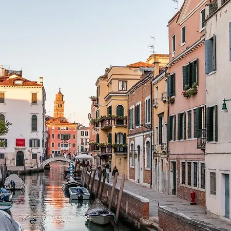 Red House Close To @accademia Bridge Lejlighed Venedig